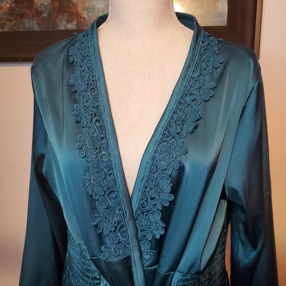Victoria's Secret Satin Robe with  Embroidery - Picture 3 of 9